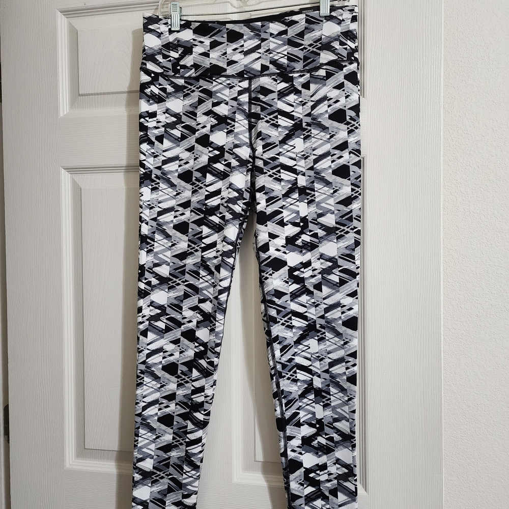 Victoria's Secret Sport Black and White Tights Size L NWT
